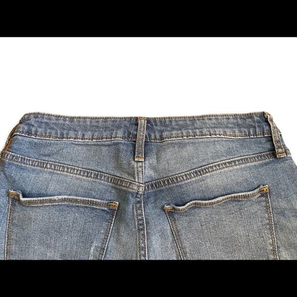 Universal Thread Distresses mid rise jean shorts size 7/28r - Picture 3 of 8